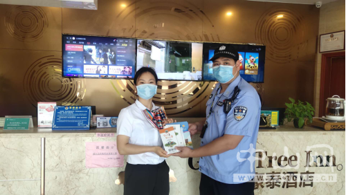 阜沙鎮(zhèn)禁毒信息〔2020〕第155期--阜沙禁毒宣傳活動(dòng)走進(jìn)重點(diǎn)行業(yè)場(chǎng)所(2020.10.27 ）5