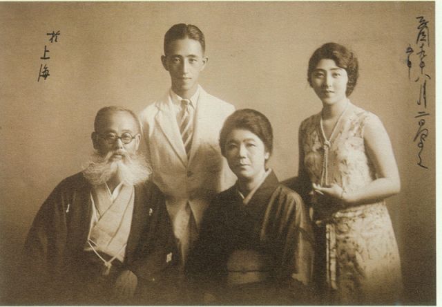 4-18、照片：梅屋莊吉一家在上海的合影.jpg