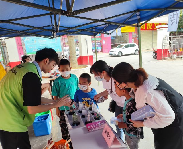 三鄉(xiāng)鎮(zhèn)開展“親子游園樂融融，大手小手齊禁毒“宣傳活動圖片3.jpg